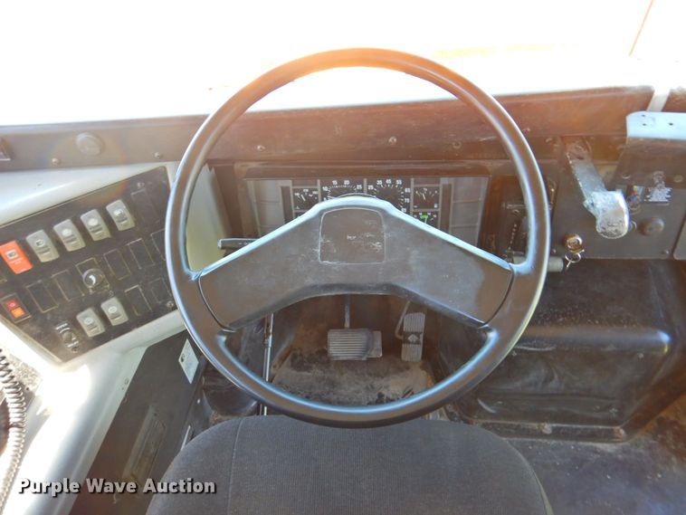 image for item DP4368 1999 International Navistar 3800  school bus