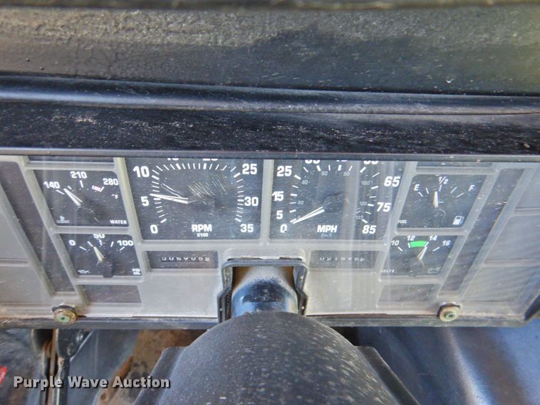 image for item DP4368 1999 International Navistar 3800  school bus