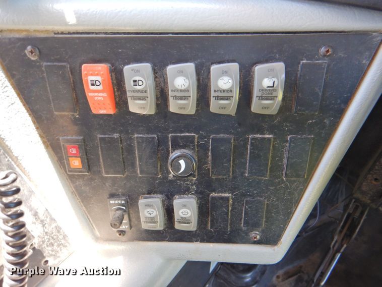 image for item DP4368 1999 International Navistar 3800  school bus