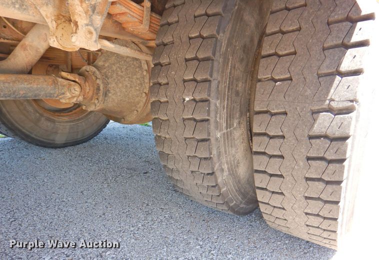 image for item DP4368 1999 International Navistar 3800  school bus