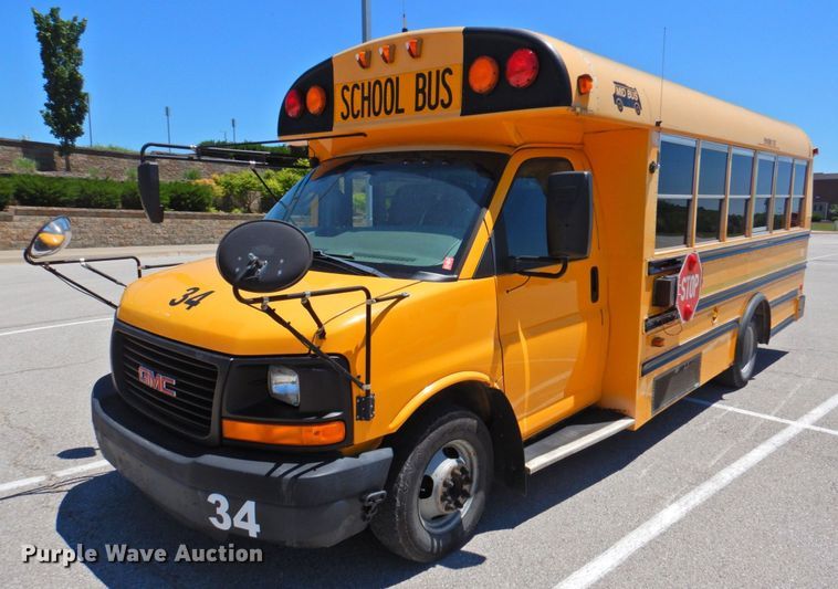 image for item DP4369 2005 GMC Savana  school bus