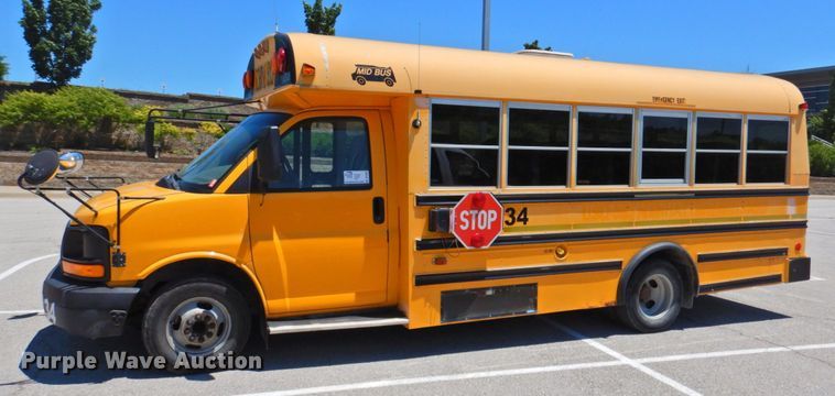 image for item DP4369 2005 GMC Savana  school bus