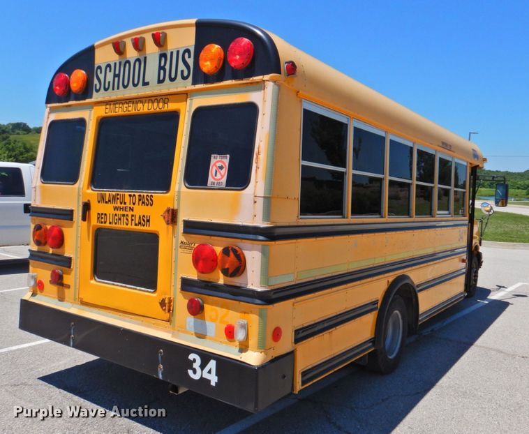 image for item DP4369 2005 GMC Savana  school bus