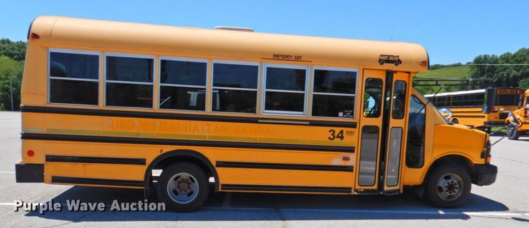 image for item DP4369 2005 GMC Savana  school bus