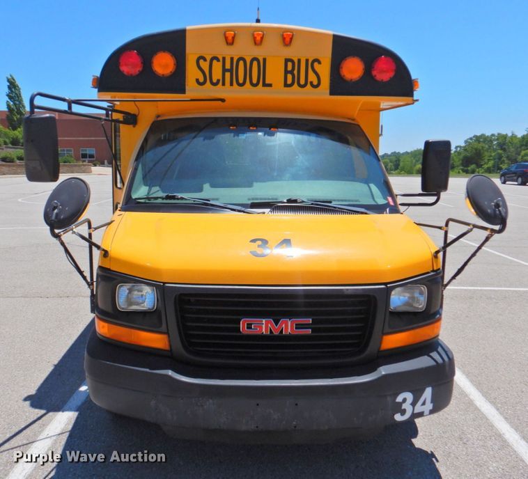 image for item DP4369 2005 GMC Savana  school bus
