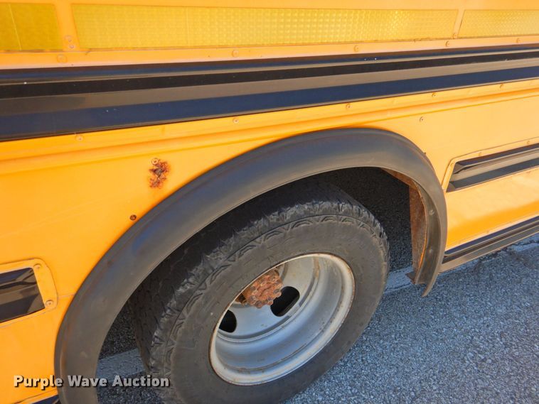 image for item DP4369 2005 GMC Savana  school bus
