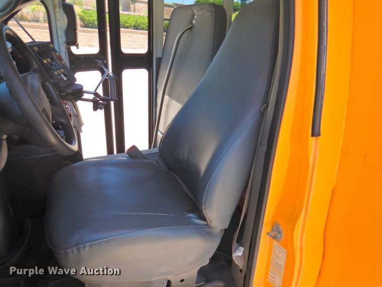 image for item DP4369 2005 GMC Savana  school bus