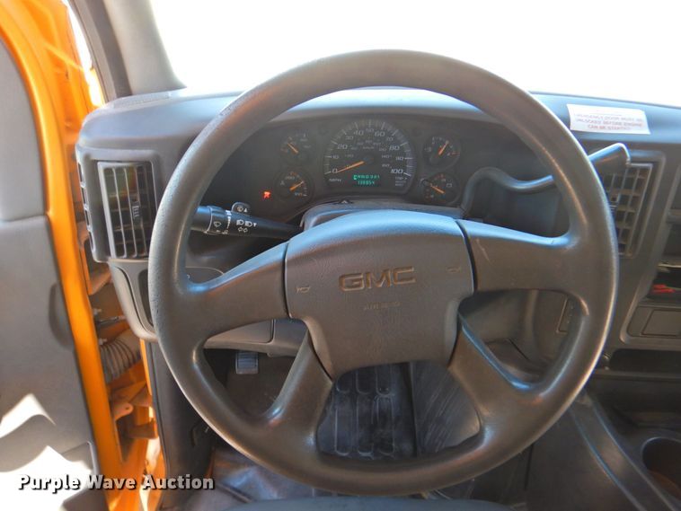 image for item DP4369 2005 GMC Savana  school bus