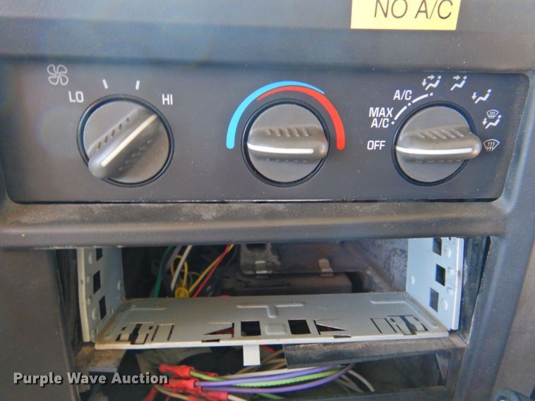 image for item DP4369 2005 GMC Savana  school bus