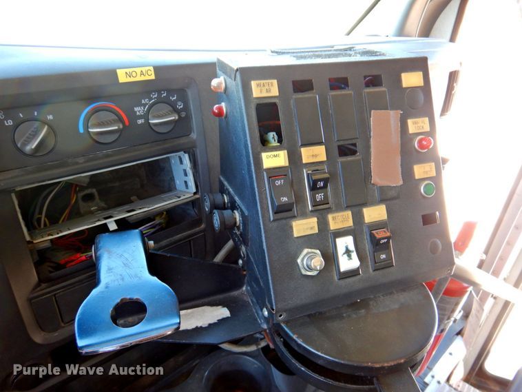 image for item DP4369 2005 GMC Savana  school bus