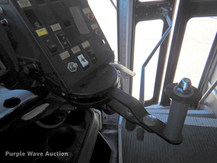 image for item DP4369 2005 GMC Savana  school bus