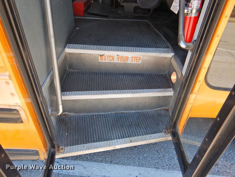 image for item DP4369 2005 GMC Savana  school bus