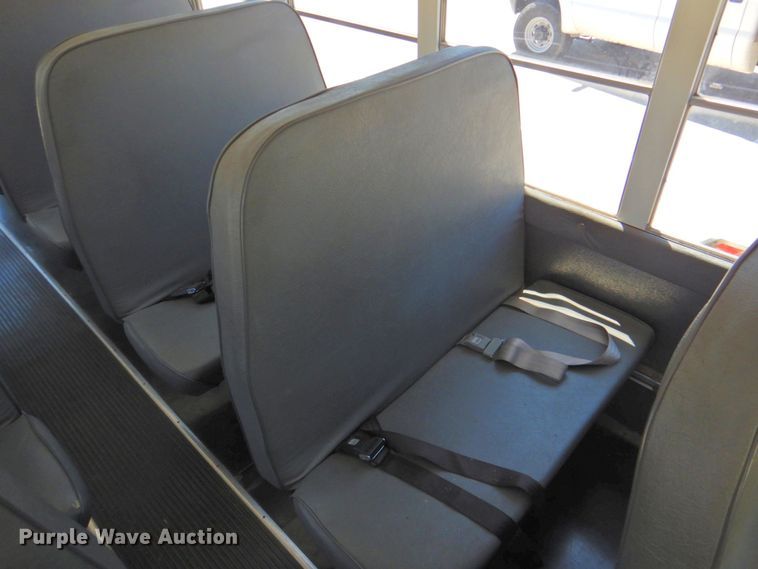 image for item DP4369 2005 GMC Savana  school bus