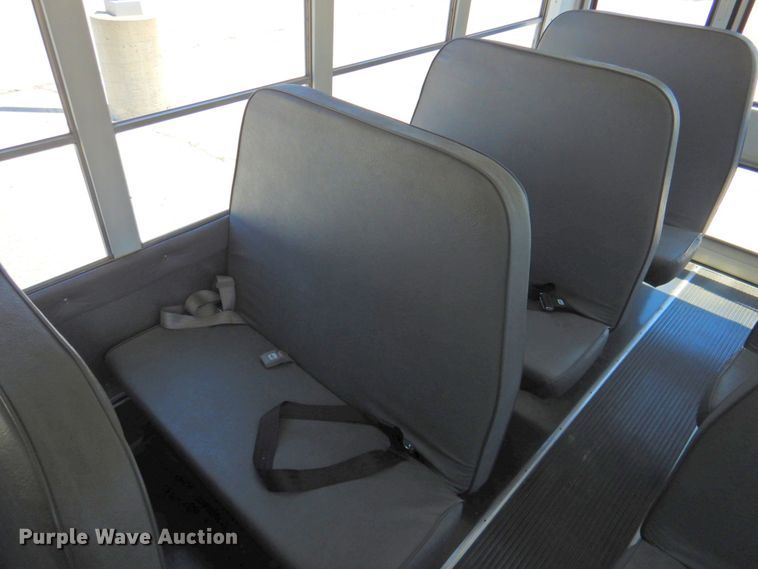 image for item DP4369 2005 GMC Savana  school bus