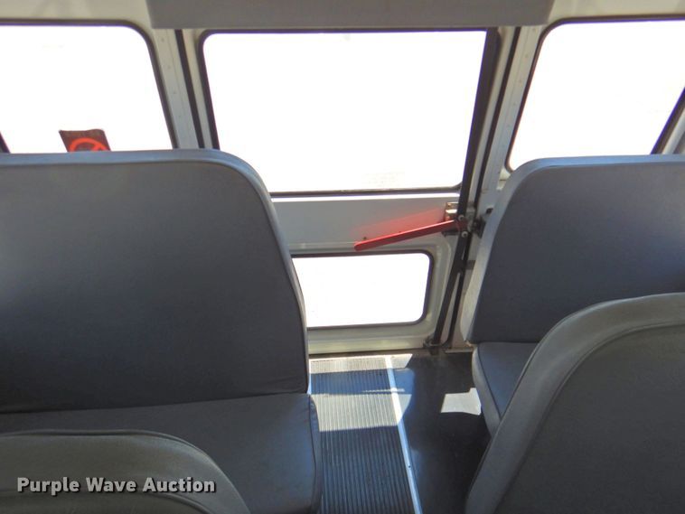 image for item DP4369 2005 GMC Savana  school bus