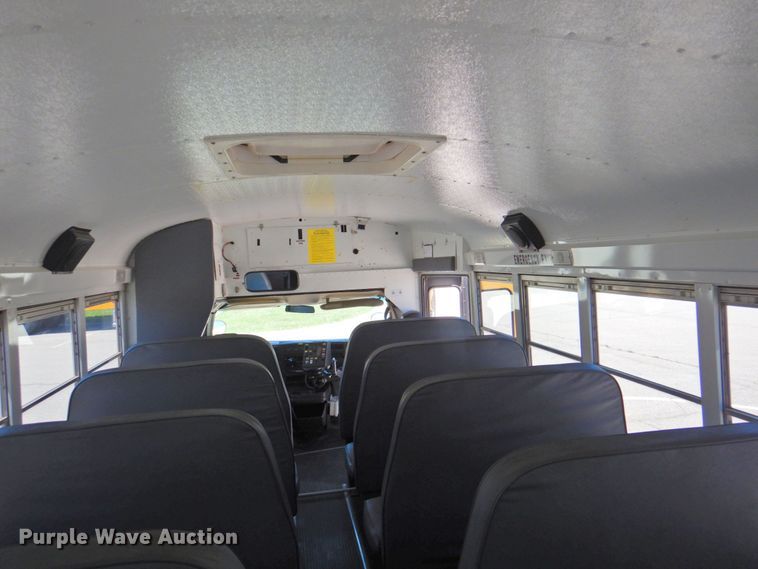 image for item DP4369 2005 GMC Savana  school bus