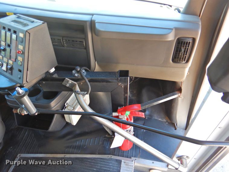 image for item DP4369 2005 GMC Savana  school bus