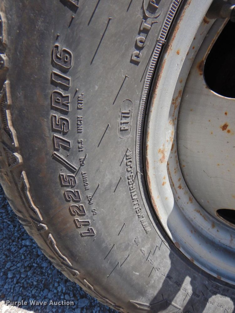 image for item DP4369 2005 GMC Savana  school bus