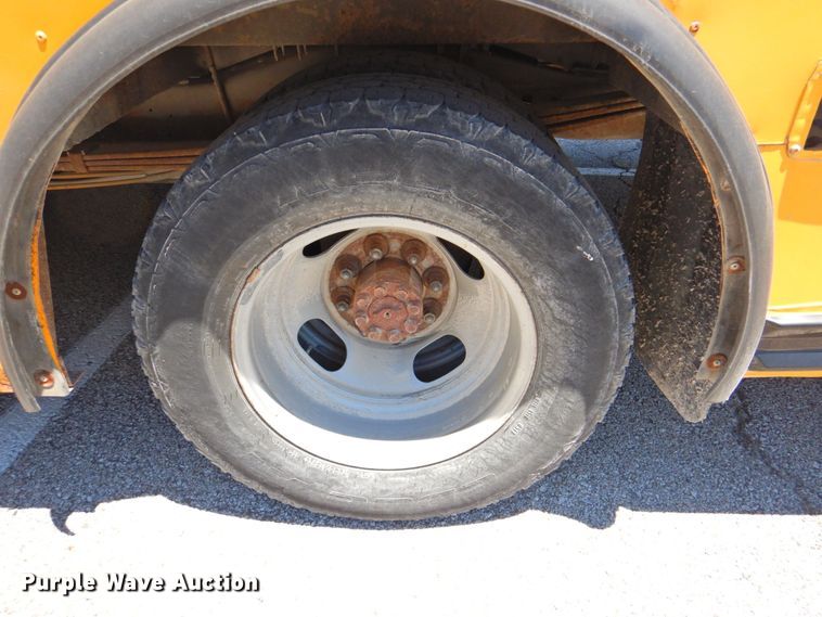 image for item DP4369 2005 GMC Savana  school bus