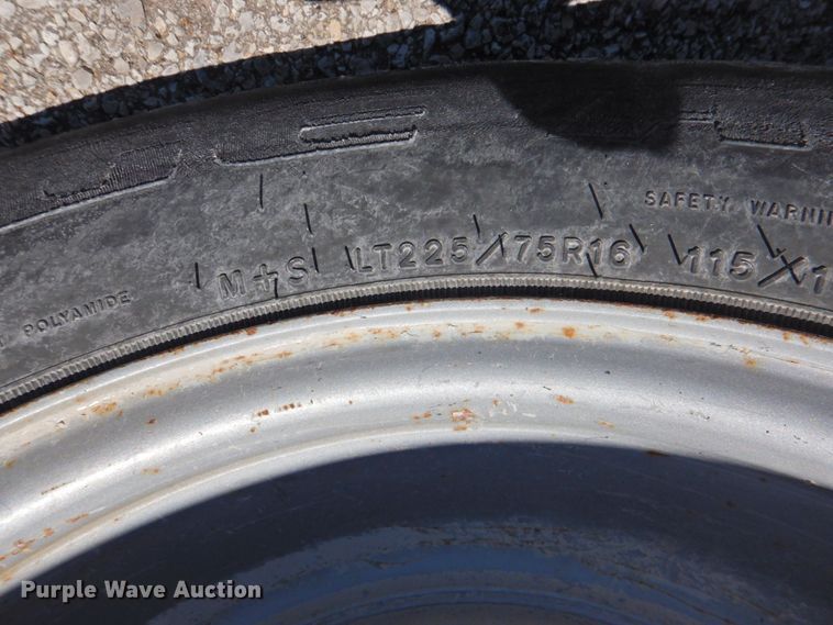 image for item DP4369 2005 GMC Savana  school bus