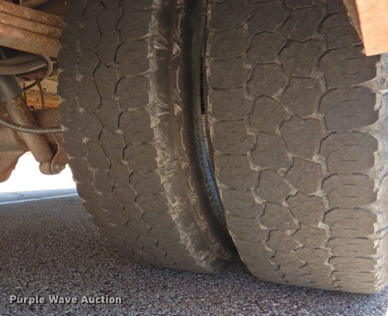 image for item DP4369 2005 GMC Savana  school bus