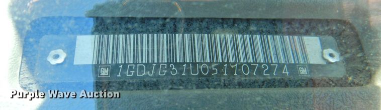 image for item DP4369 2005 GMC Savana  school bus