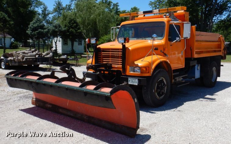 image for item DP5579 2000 International 4900  dump truck