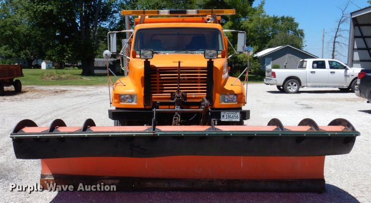 image for item DP5579 2000 International 4900  dump truck