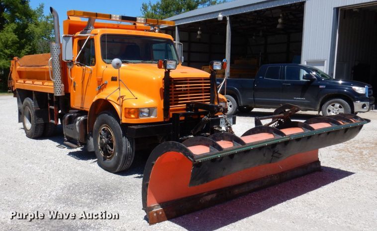 image for item DP5579 2000 International 4900  dump truck