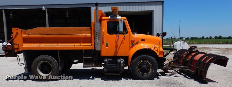 image for item DP5579 2000 International 4900  dump truck