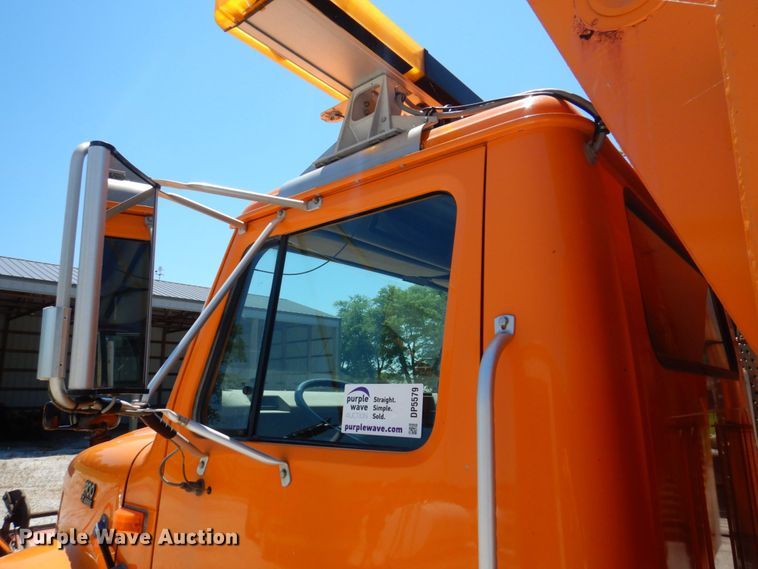 image for item DP5579 2000 International 4900  dump truck