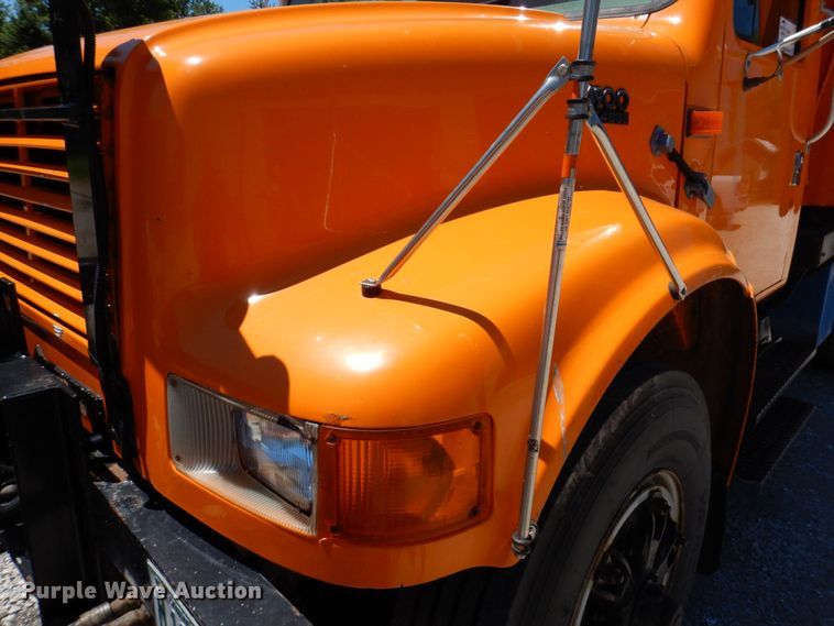 image for item DP5579 2000 International 4900  dump truck