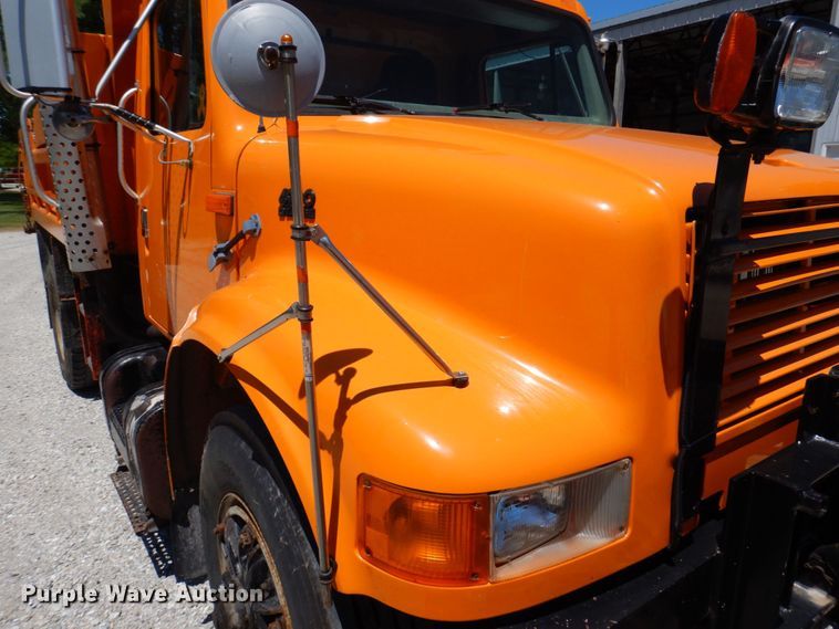 image for item DP5579 2000 International 4900  dump truck