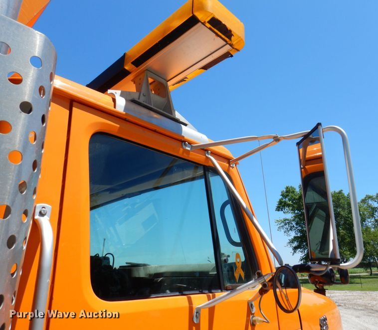 image for item DP5579 2000 International 4900  dump truck