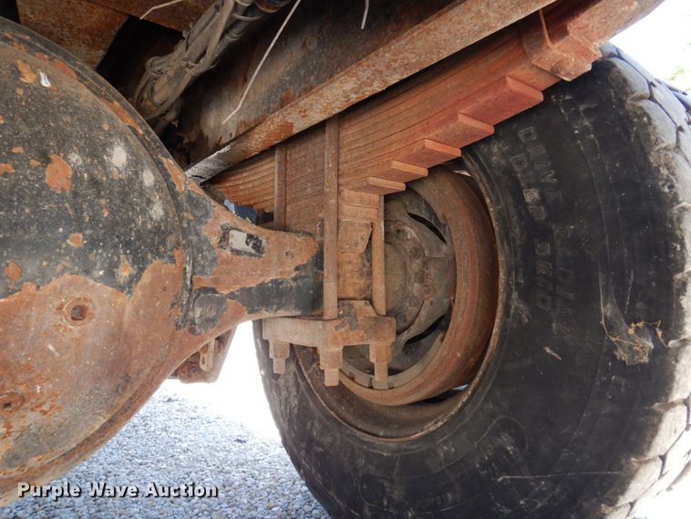 image for item DP5579 2000 International 4900  dump truck