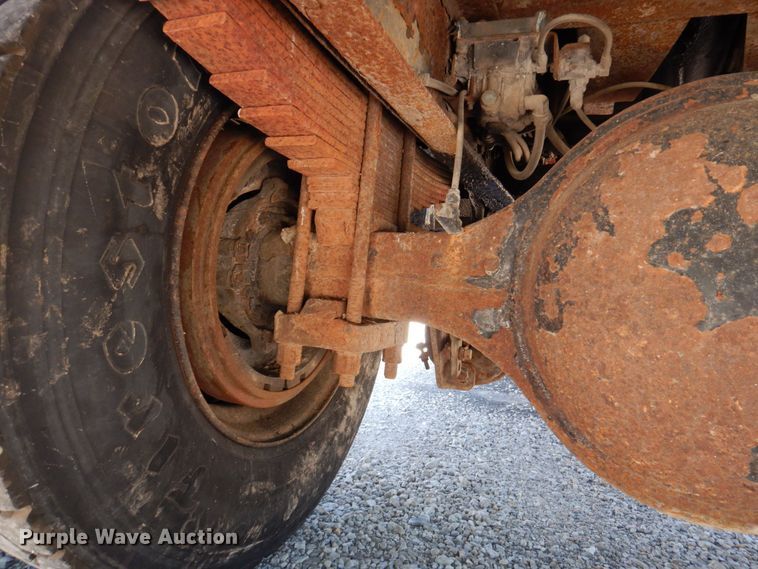 image for item DP5579 2000 International 4900  dump truck