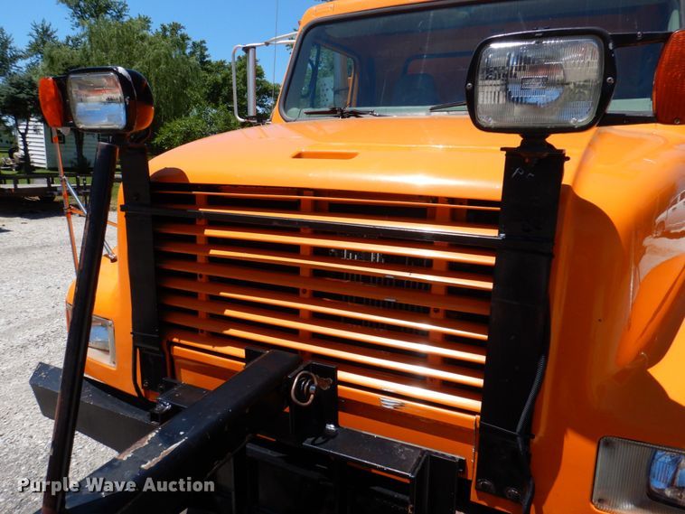 image for item DP5579 2000 International 4900  dump truck