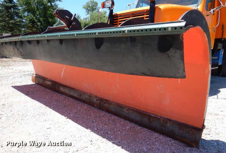 image for item DP5579 2000 International 4900  dump truck