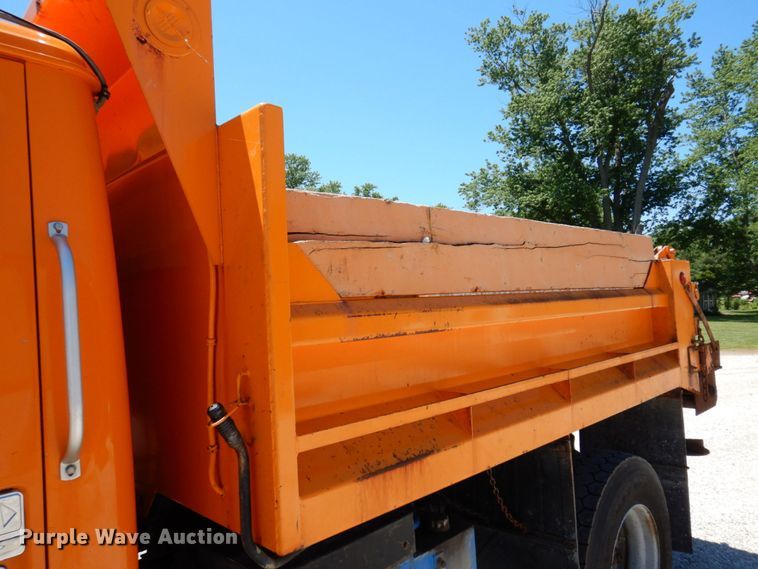 image for item DP5579 2000 International 4900  dump truck