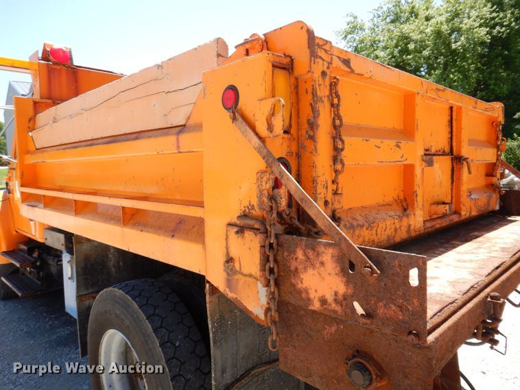 image for item DP5579 2000 International 4900  dump truck