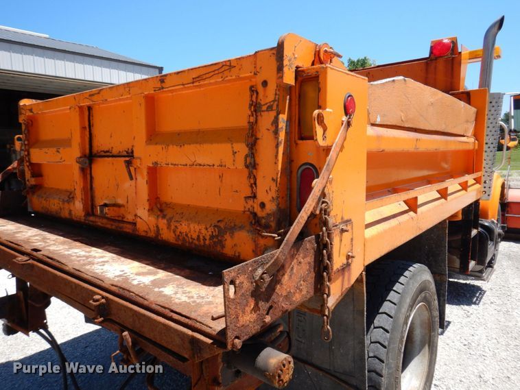 image for item DP5579 2000 International 4900  dump truck