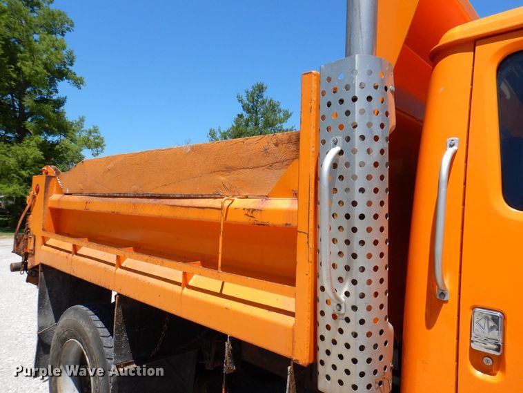 image for item DP5579 2000 International 4900  dump truck