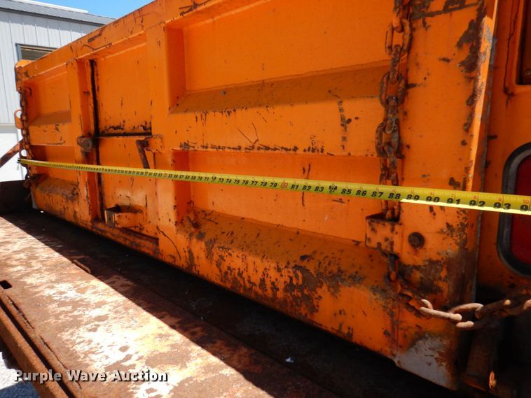 image for item DP5579 2000 International 4900  dump truck