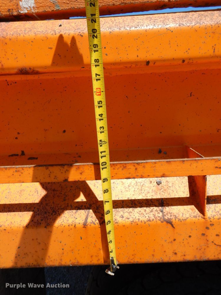 image for item DP5579 2000 International 4900  dump truck