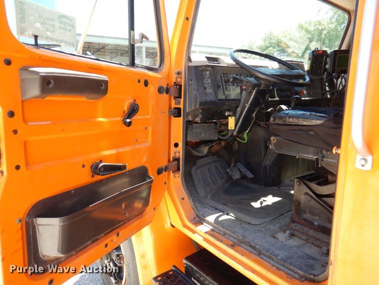 image for item DP5579 2000 International 4900  dump truck