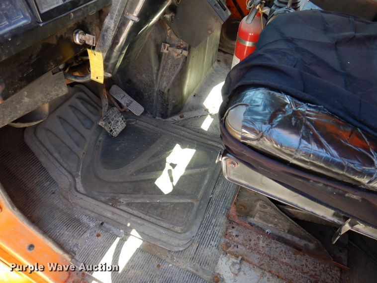 image for item DP5579 2000 International 4900  dump truck