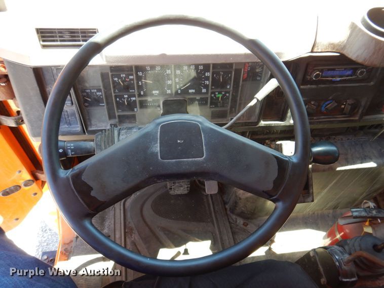 image for item DP5579 2000 International 4900  dump truck