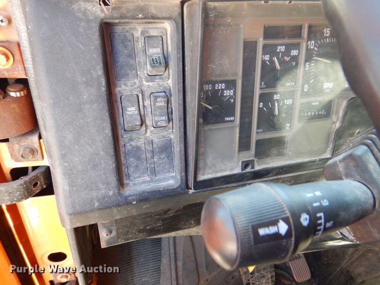 image for item DP5579 2000 International 4900  dump truck