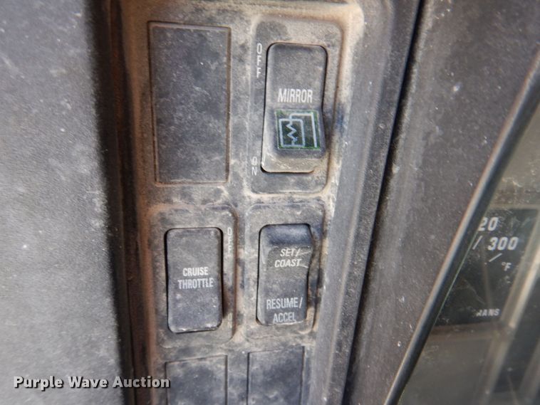 image for item DP5579 2000 International 4900  dump truck