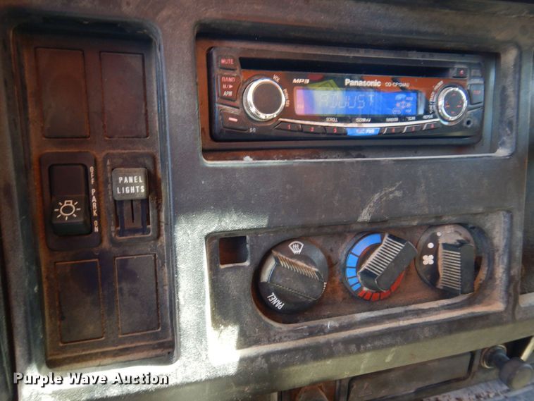 image for item DP5579 2000 International 4900  dump truck